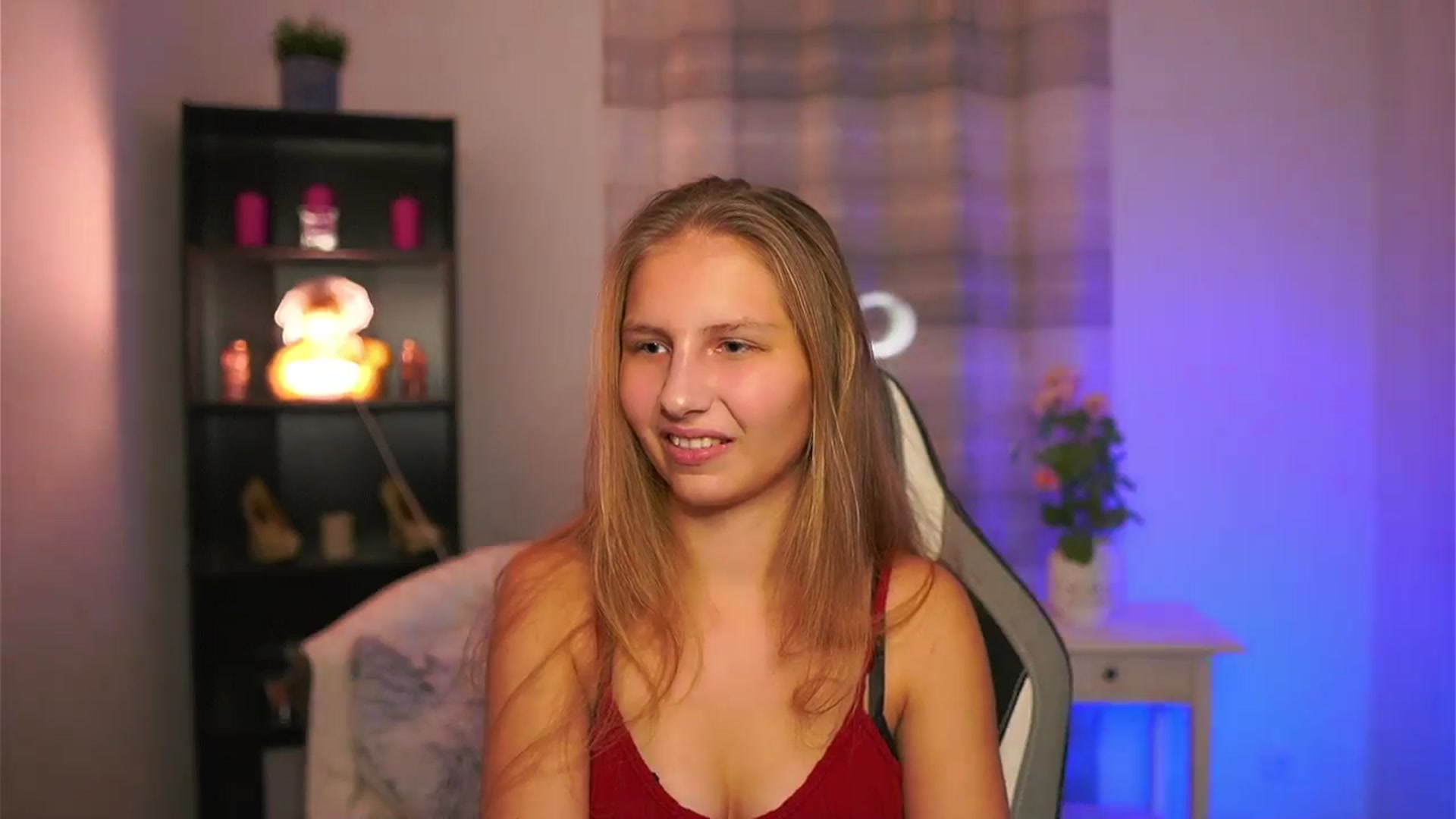 Gallery image thumbnail from Emmie_murray's myfreecams stream on, 12/17/2025, 17:21 image 16 of 20