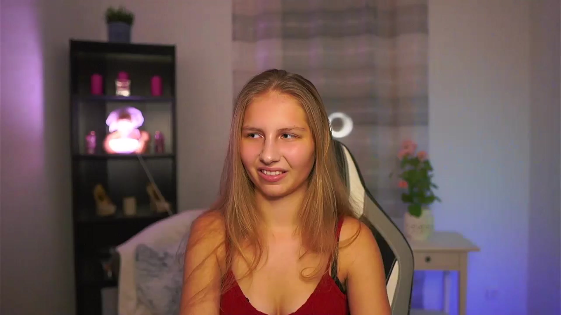 Gallery image thumbnail from Emmie_murray's myfreecams stream on, 12/17/2025, 17:21 image 17 of 20