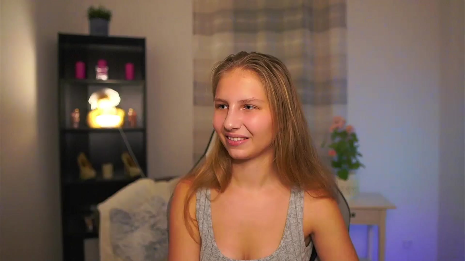 Gallery image thumbnail from Emmie_murray's myfreecams stream on, 12/18/2025, 15:46 image 6 of 20
