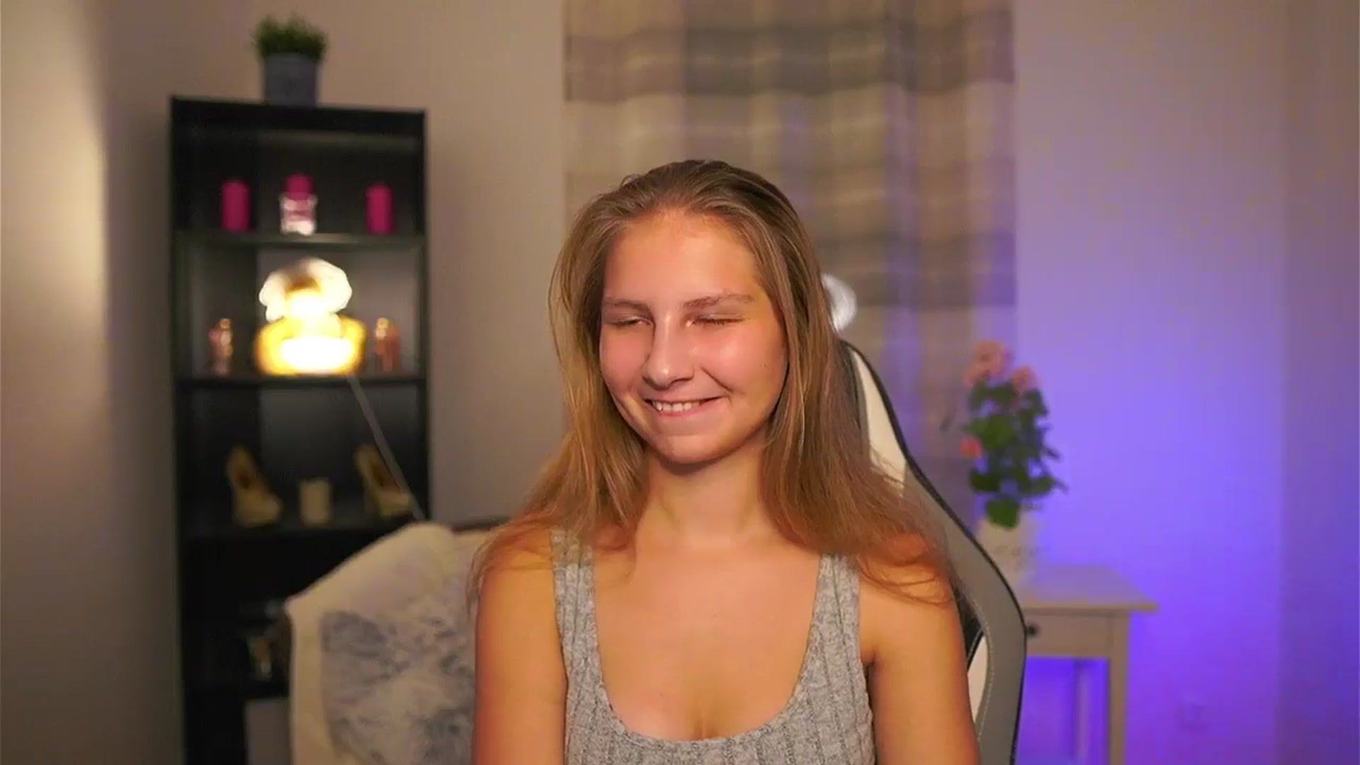 Gallery image thumbnail from Emmie_murray's myfreecams stream on, 12/18/2025, 15:46 image 2 of 20