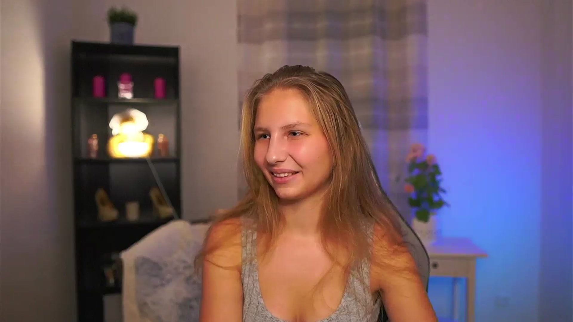 Gallery image thumbnail from Emmie_murray's myfreecams stream on, 12/18/2025, 15:46 image 8 of 20