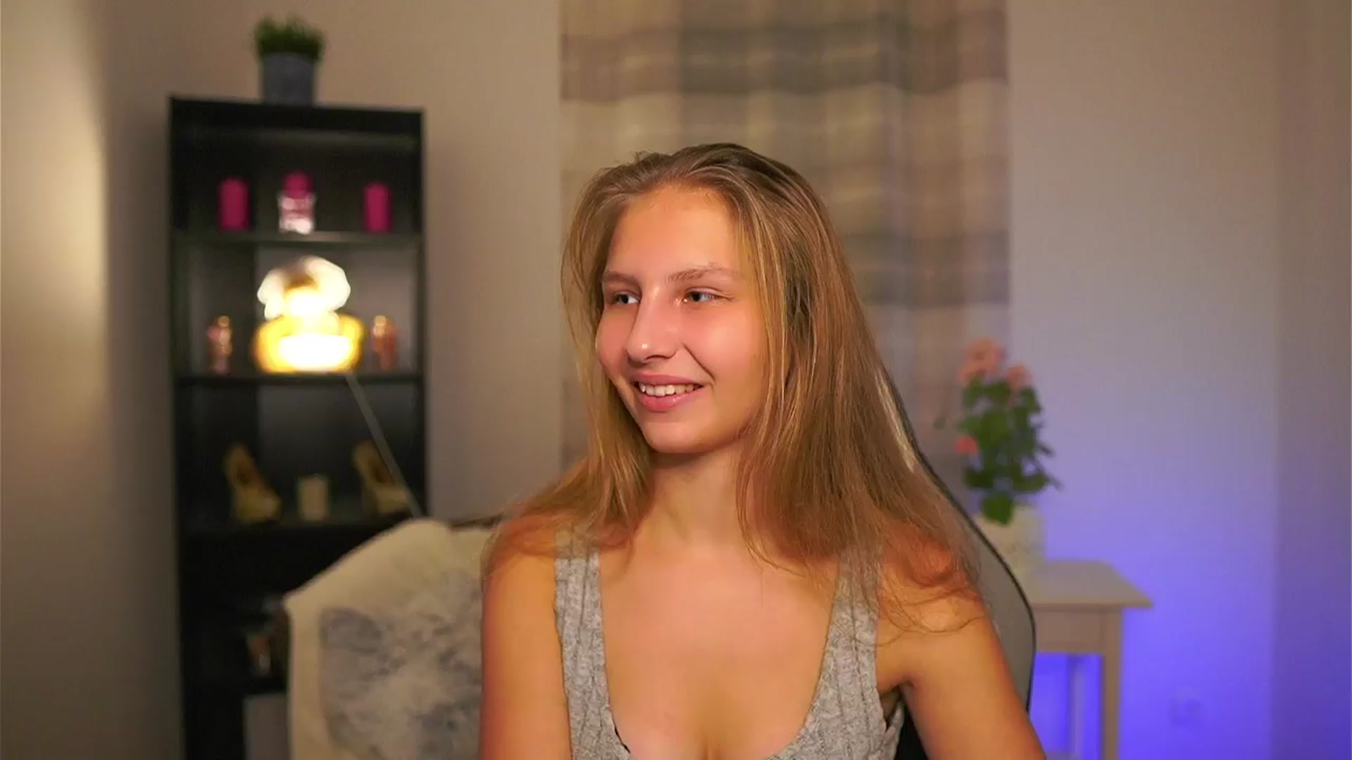 Gallery image thumbnail from Emmie_murray's myfreecams stream on, 12/18/2025, 15:46 image 1 of 20