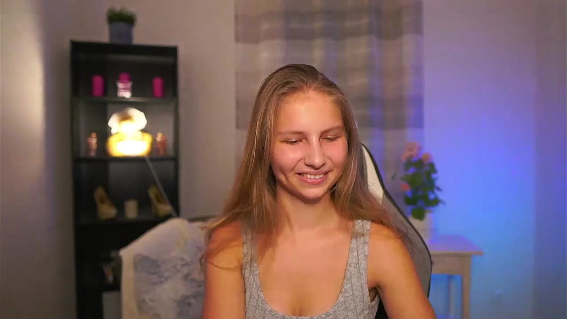 Gallery image thumbnail from Emmie_murray's myfreecams stream on, 12/18/2025, 15:46 image 9 of 20