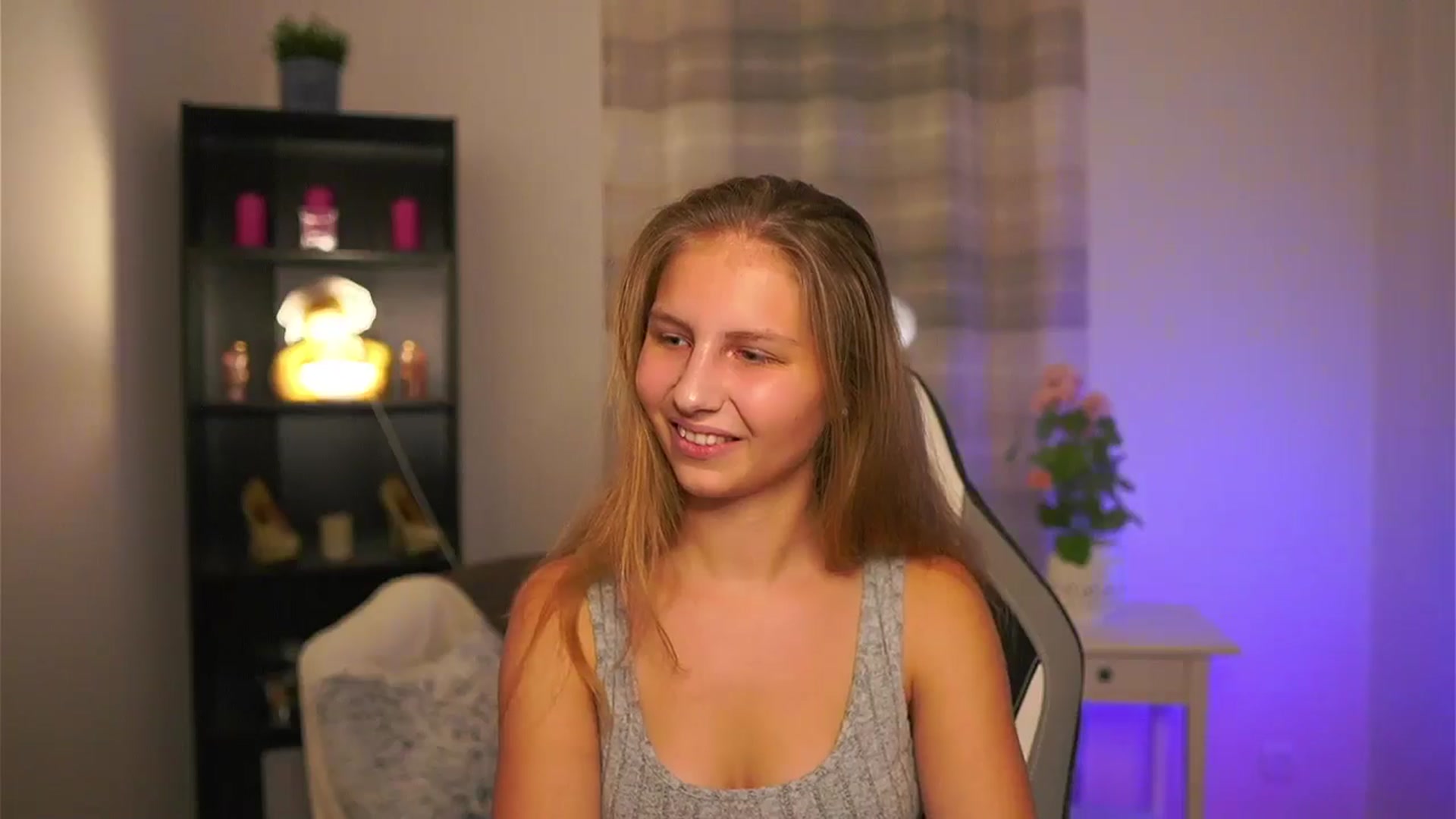 Gallery image thumbnail from Emmie_murray's myfreecams stream on, 12/18/2025, 17:51 image 6 of 20