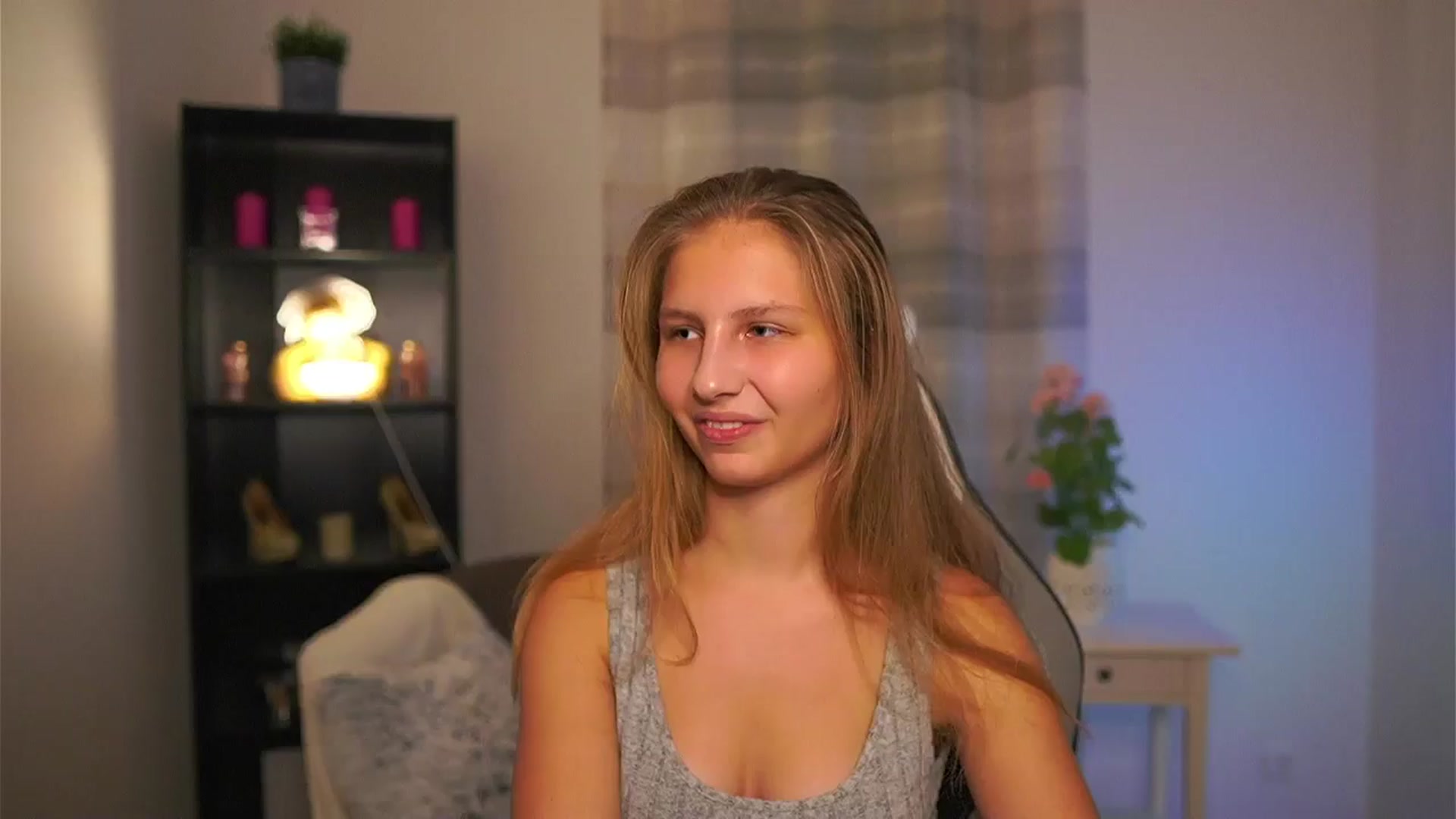 Gallery image thumbnail from Emmie_murray's myfreecams stream on, 12/18/2025, 17:51 image 1 of 20