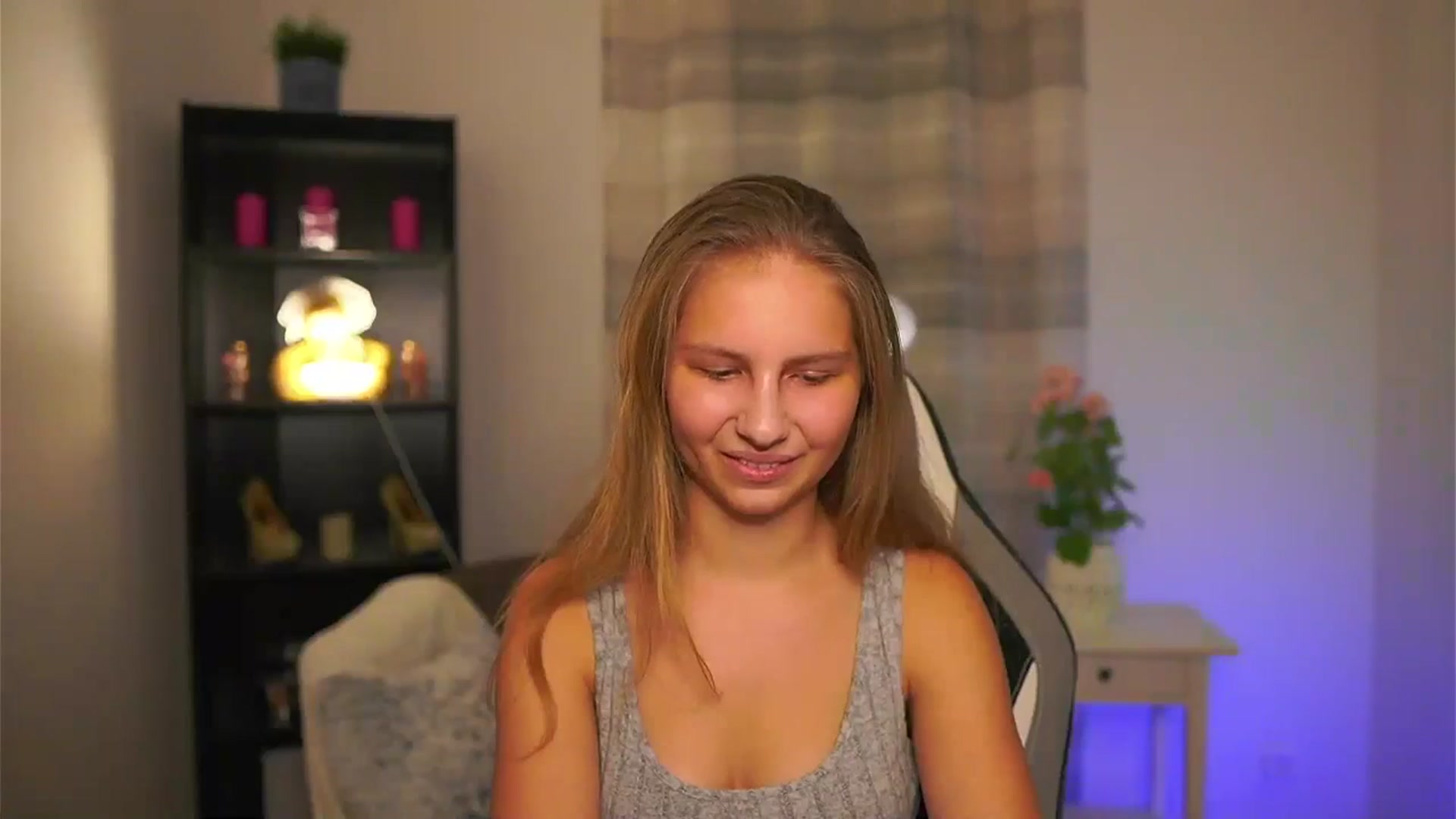 Gallery image thumbnail from Emmie_murray's myfreecams stream on, 12/18/2025, 17:51 image 5 of 20