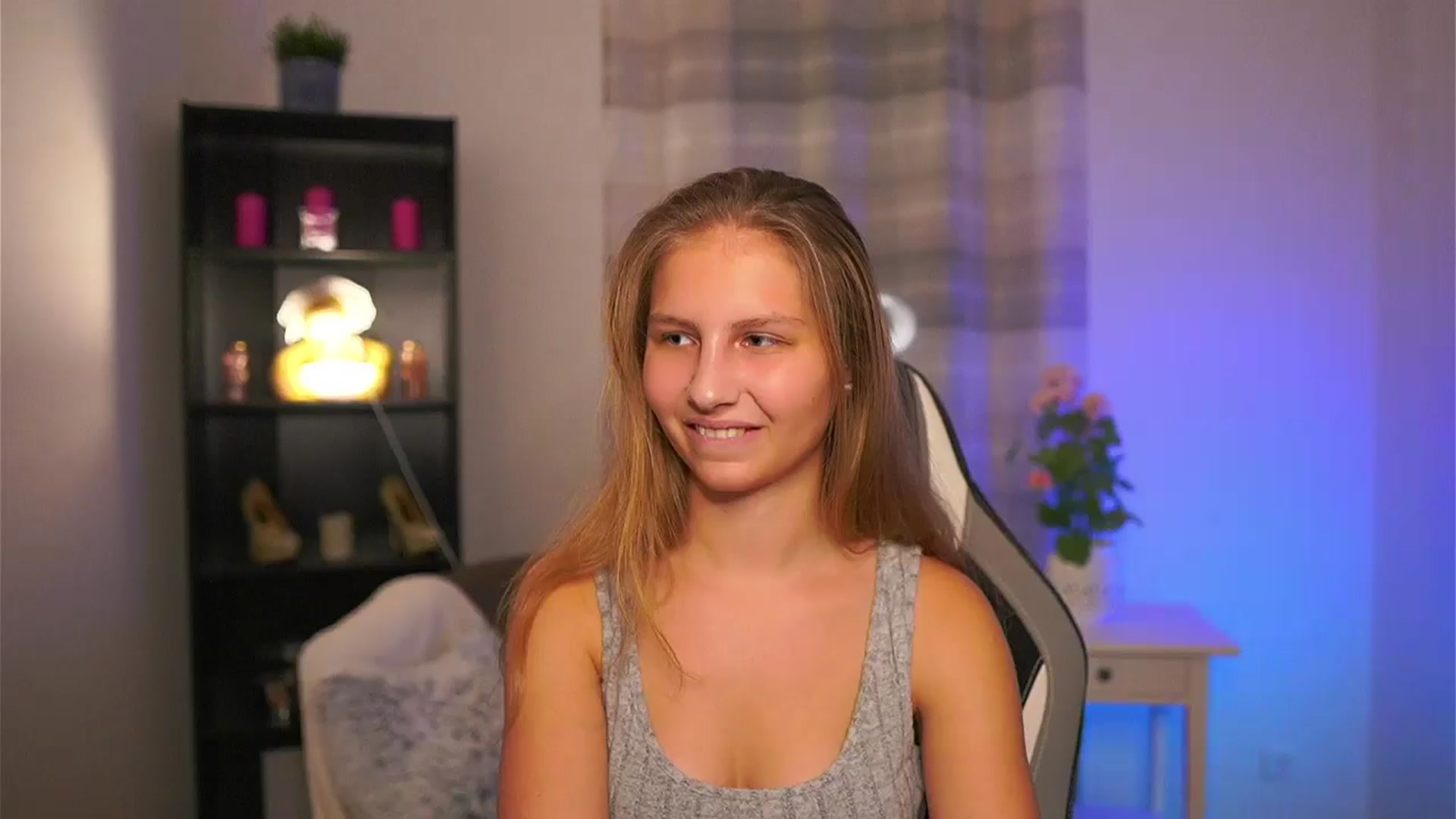 Gallery image thumbnail from Emmie_murray's myfreecams stream on, 12/18/2025, 17:51 image 3 of 20