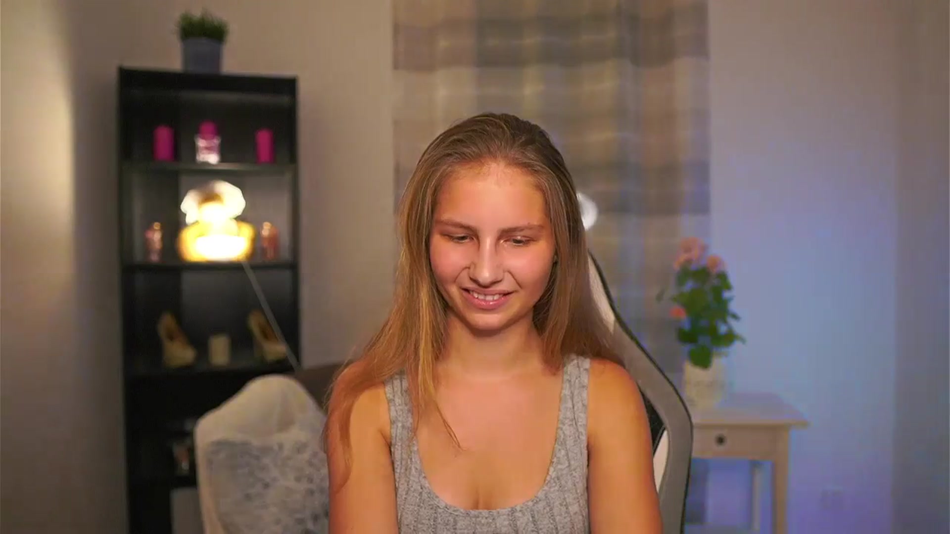 Gallery image thumbnail from Emmie_murray's myfreecams stream on, 12/18/2025, 17:51 image 4 of 20