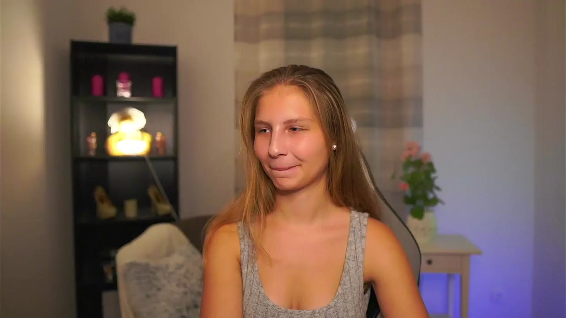 Gallery image thumbnail from Emmie_murray's myfreecams stream on, 12/18/2025, 17:51 image 2 of 20