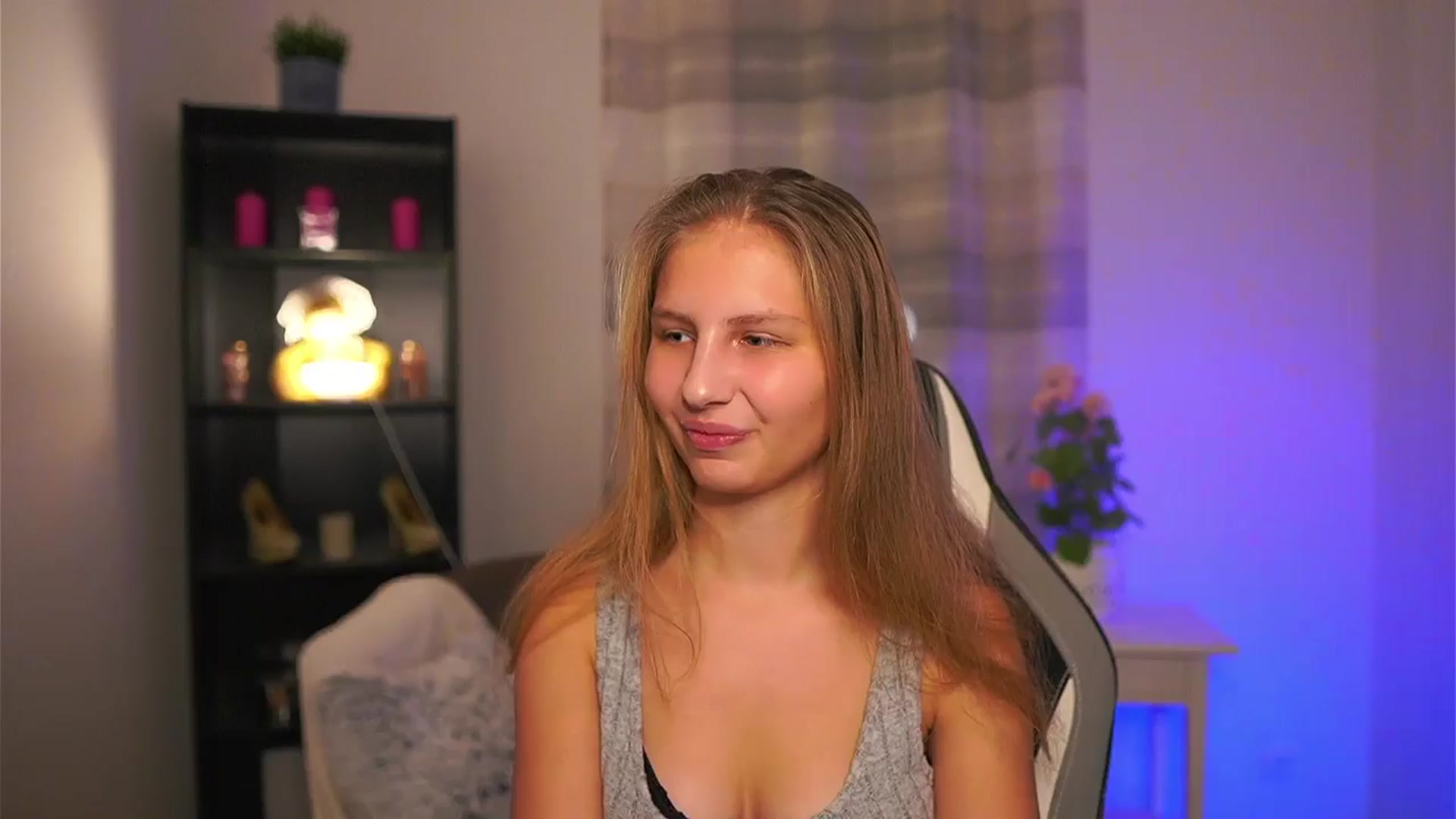 Gallery image thumbnail from Emmie_murray's myfreecams stream on, 12/18/2025, 17:51 image 12 of 20