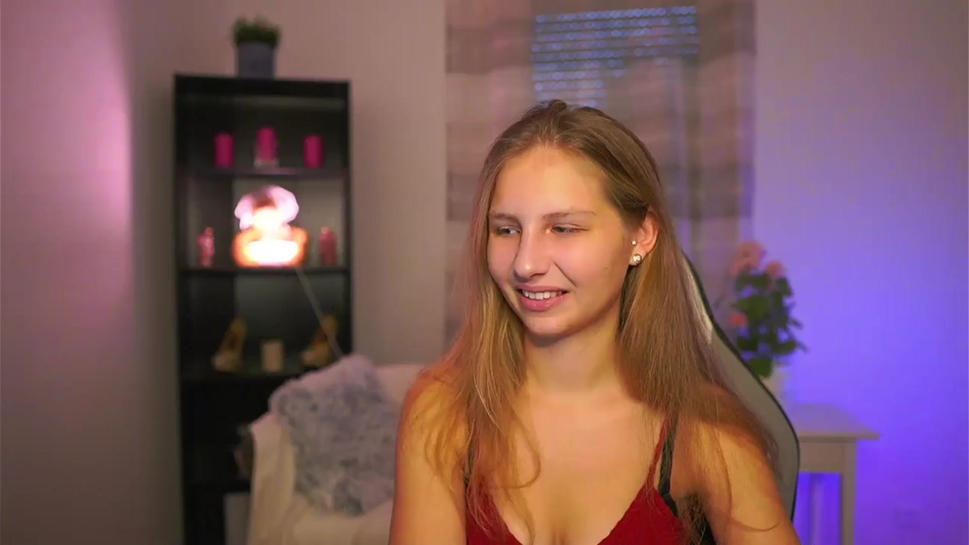 Gallery image thumbnail from Emmie_murray's myfreecams stream on, 12/19/2025, 15:48 image 2 of 20