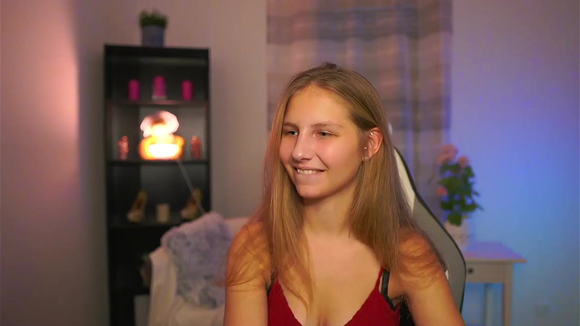 Gallery image thumbnail from Emmie_murray's myfreecams stream on, 12/19/2025, 15:48 image 10 of 20
