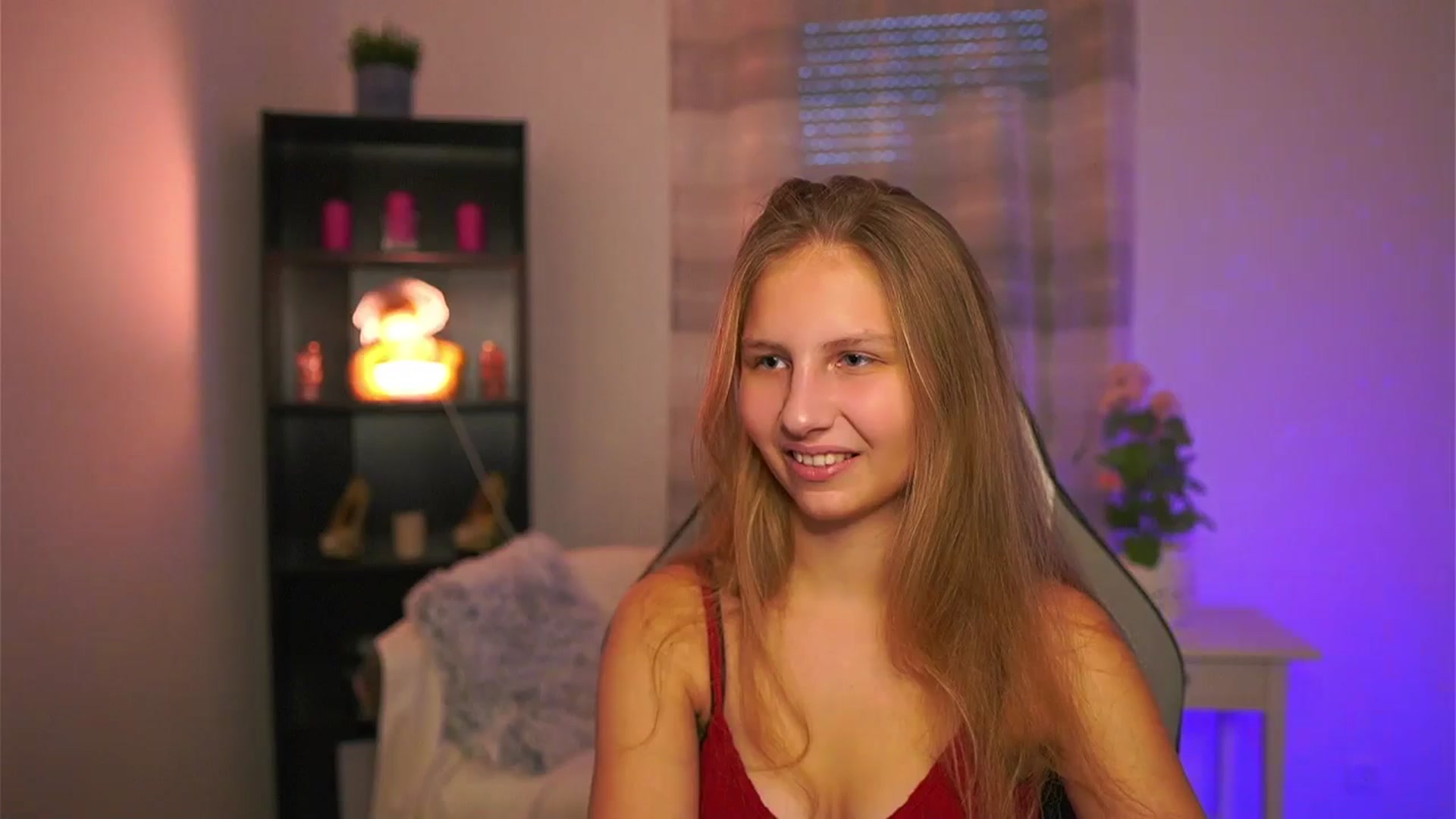 Gallery image thumbnail from Emmie_murray's myfreecams stream on, 12/19/2025, 15:48 image 3 of 20