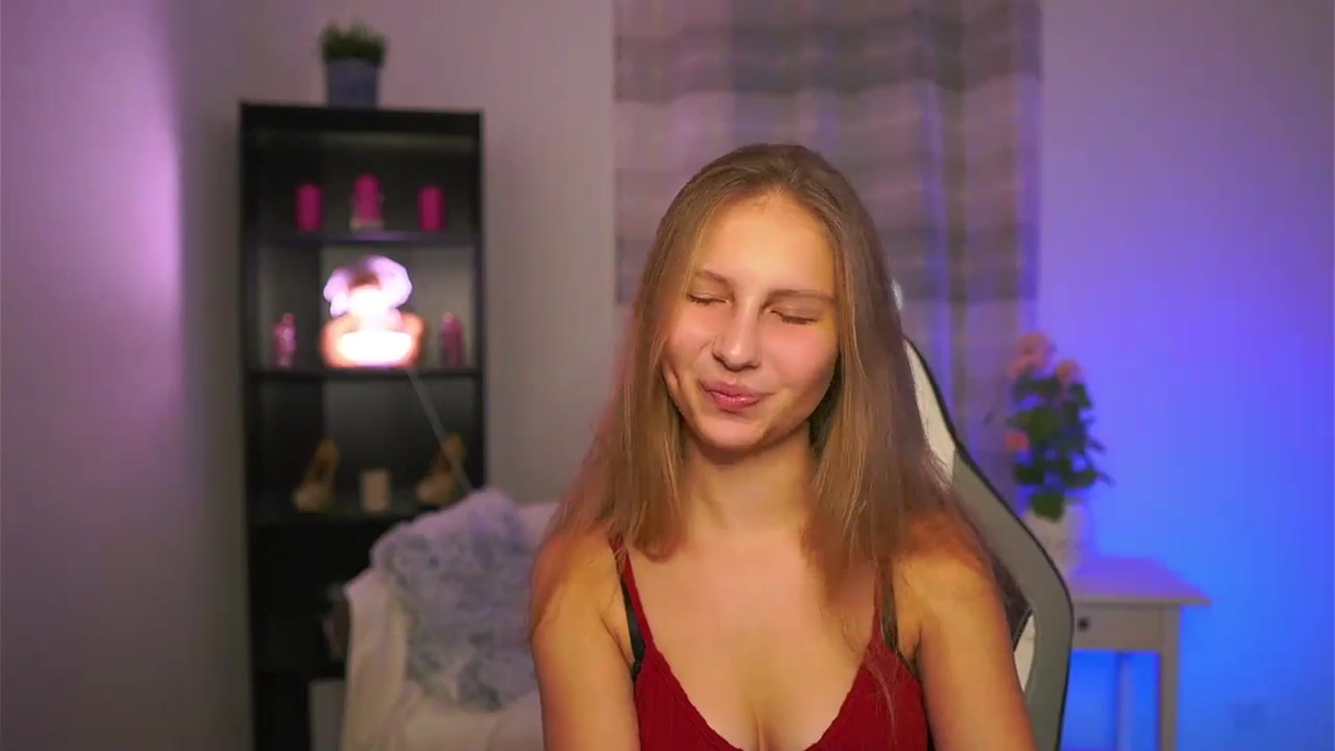 Gallery image thumbnail from Emmie_murray's myfreecams stream on, 12/19/2025, 15:48 image 15 of 20