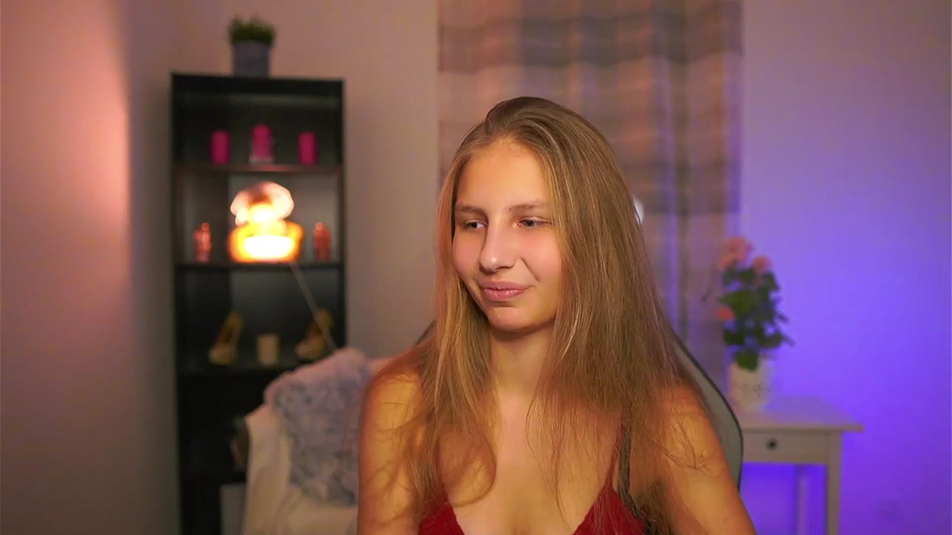 Gallery image thumbnail from Emmie_murray's myfreecams stream on, 12/19/2025, 15:48 image 12 of 20