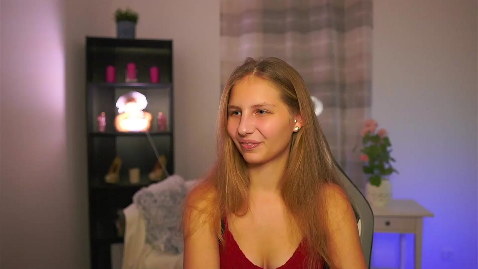 Gallery image thumbnail from Emmie_murray's myfreecams stream on, 12/19/2025, 15:48 image 18 of 20