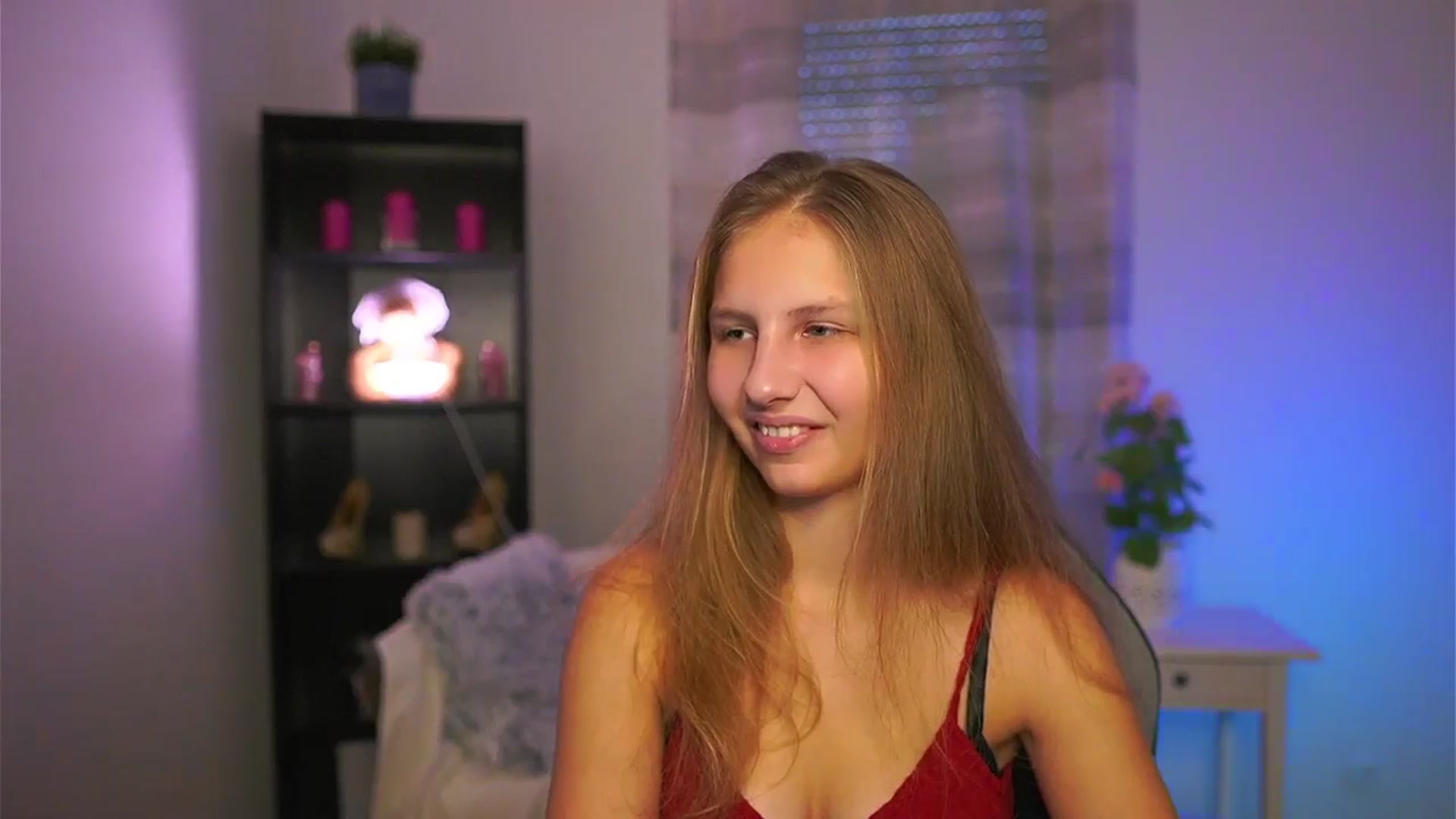 Gallery image thumbnail from Emmie_murray's myfreecams stream on, 12/19/2025, 15:48 image 5 of 20