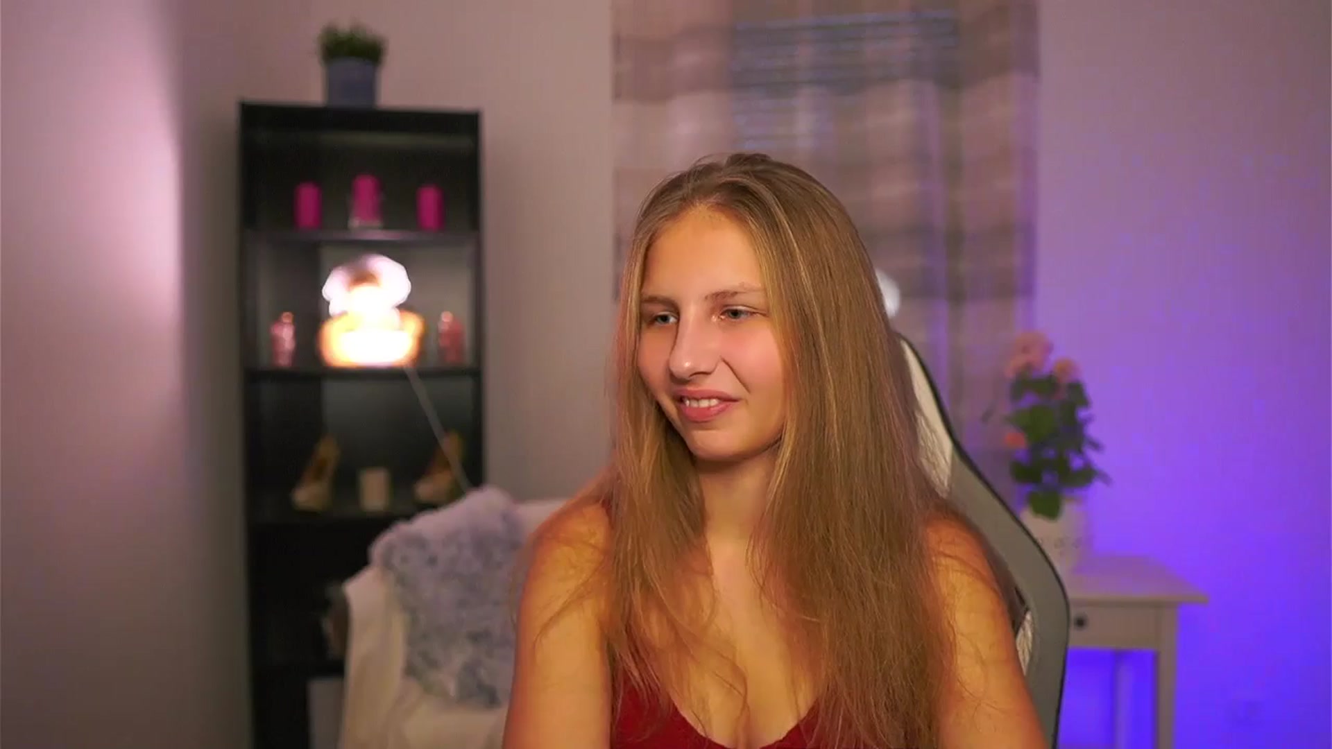 Gallery image thumbnail from Emmie_murray's myfreecams stream on, 12/19/2025, 15:48 image 8 of 20