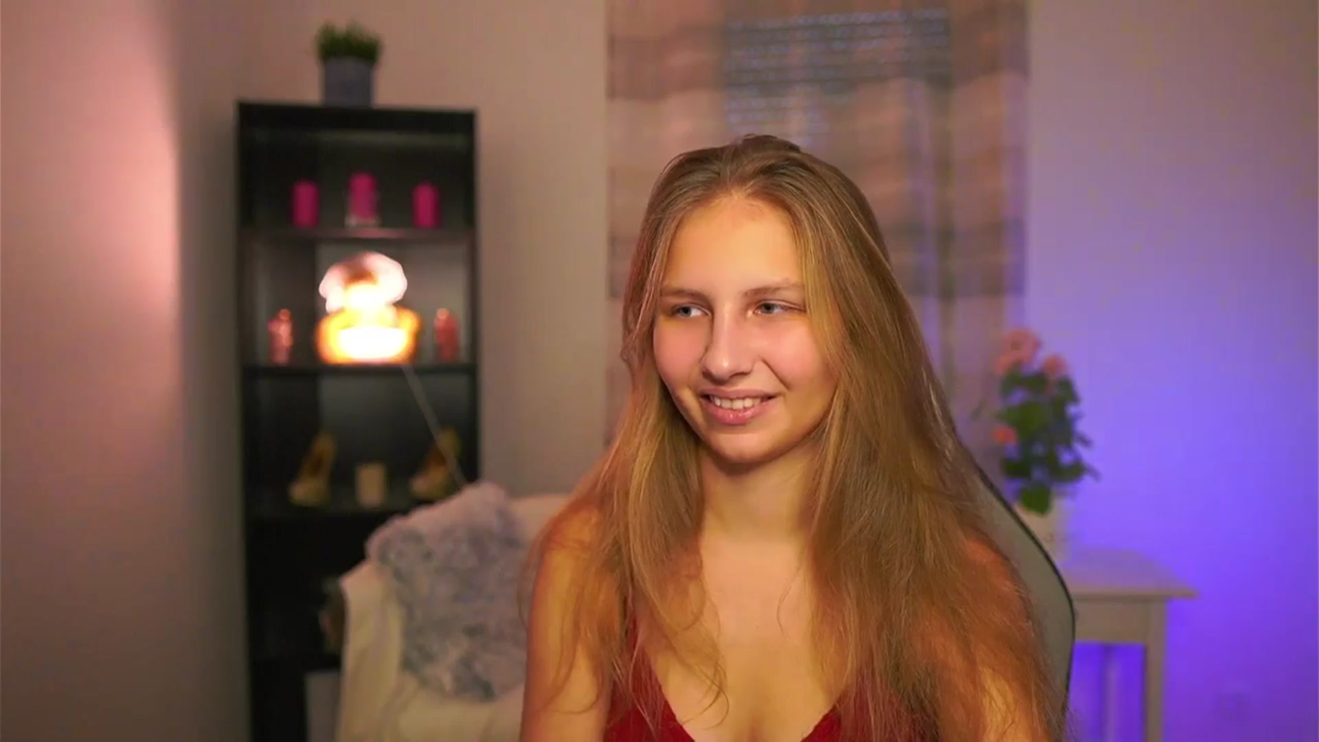 Gallery image thumbnail from Emmie_murray's myfreecams stream on, 12/19/2025, 15:48 image 7 of 20