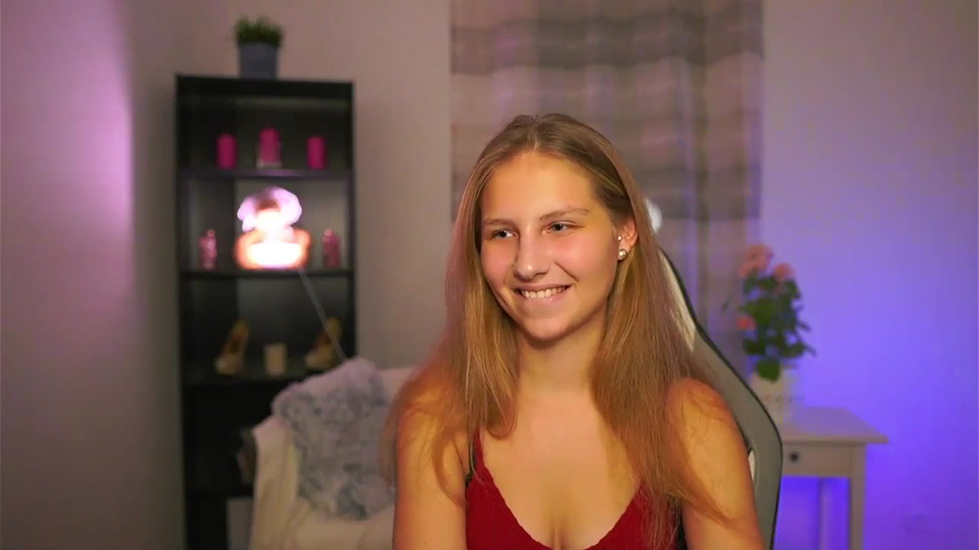 Gallery image thumbnail from Emmie_murray's myfreecams stream on, 12/19/2025, 15:48 image 17 of 20