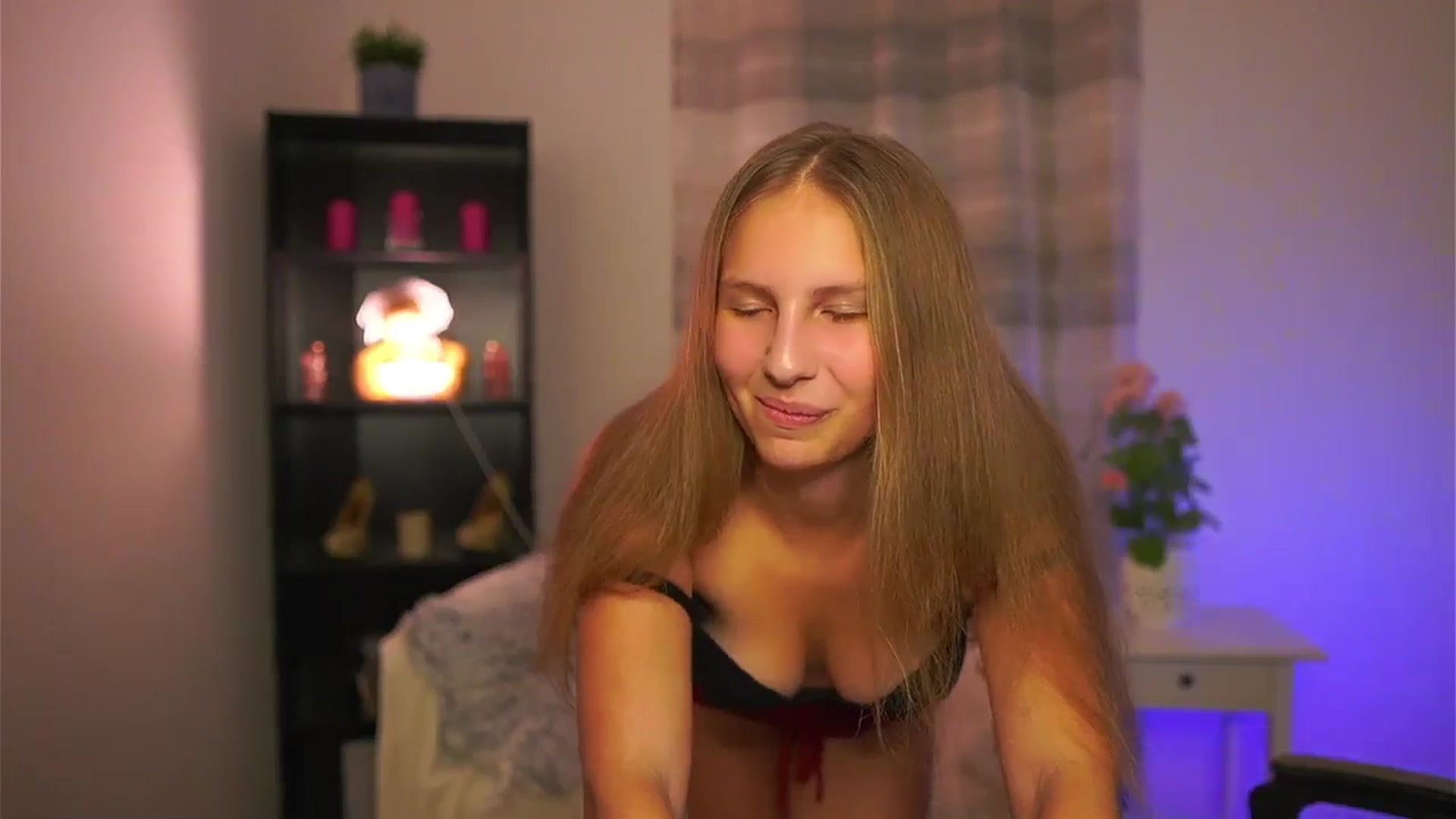 Gallery image thumbnail from Emmie_murray's myfreecams stream on, 12/19/2025, 18:33 image 20 of 20
