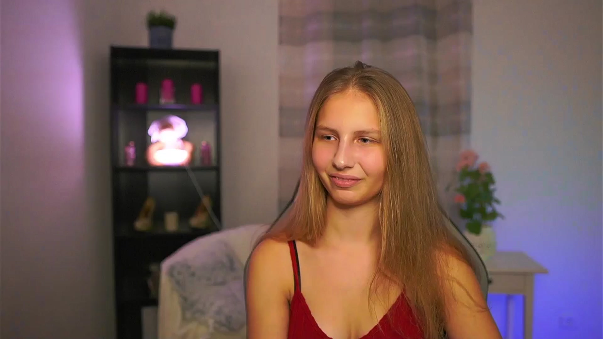 Gallery image thumbnail from Emmie_murray's myfreecams stream on, 12/19/2025, 19:19 image 1 of 20