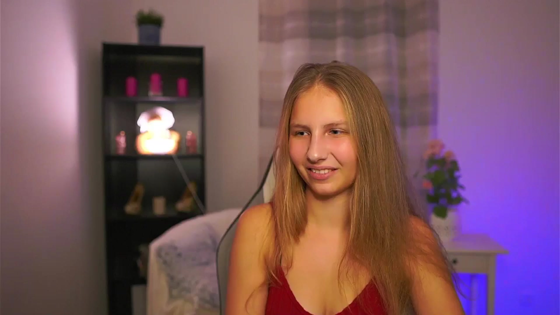 Gallery image thumbnail from Emmie_murray's myfreecams stream on, 12/19/2025, 19:19 image 3 of 20