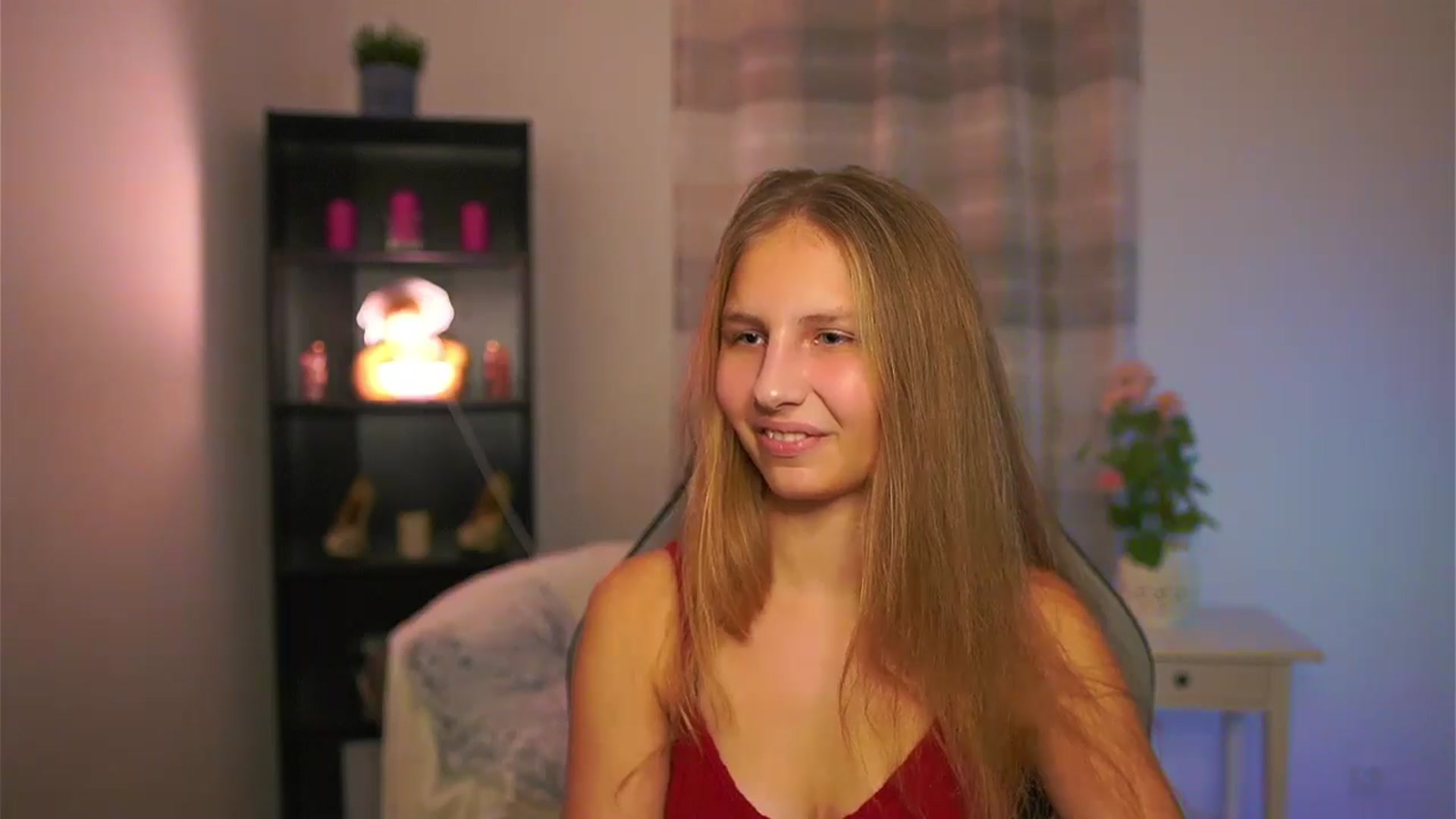 Gallery image thumbnail from Emmie_murray's myfreecams stream on, 12/19/2025, 19:19 image 5 of 20