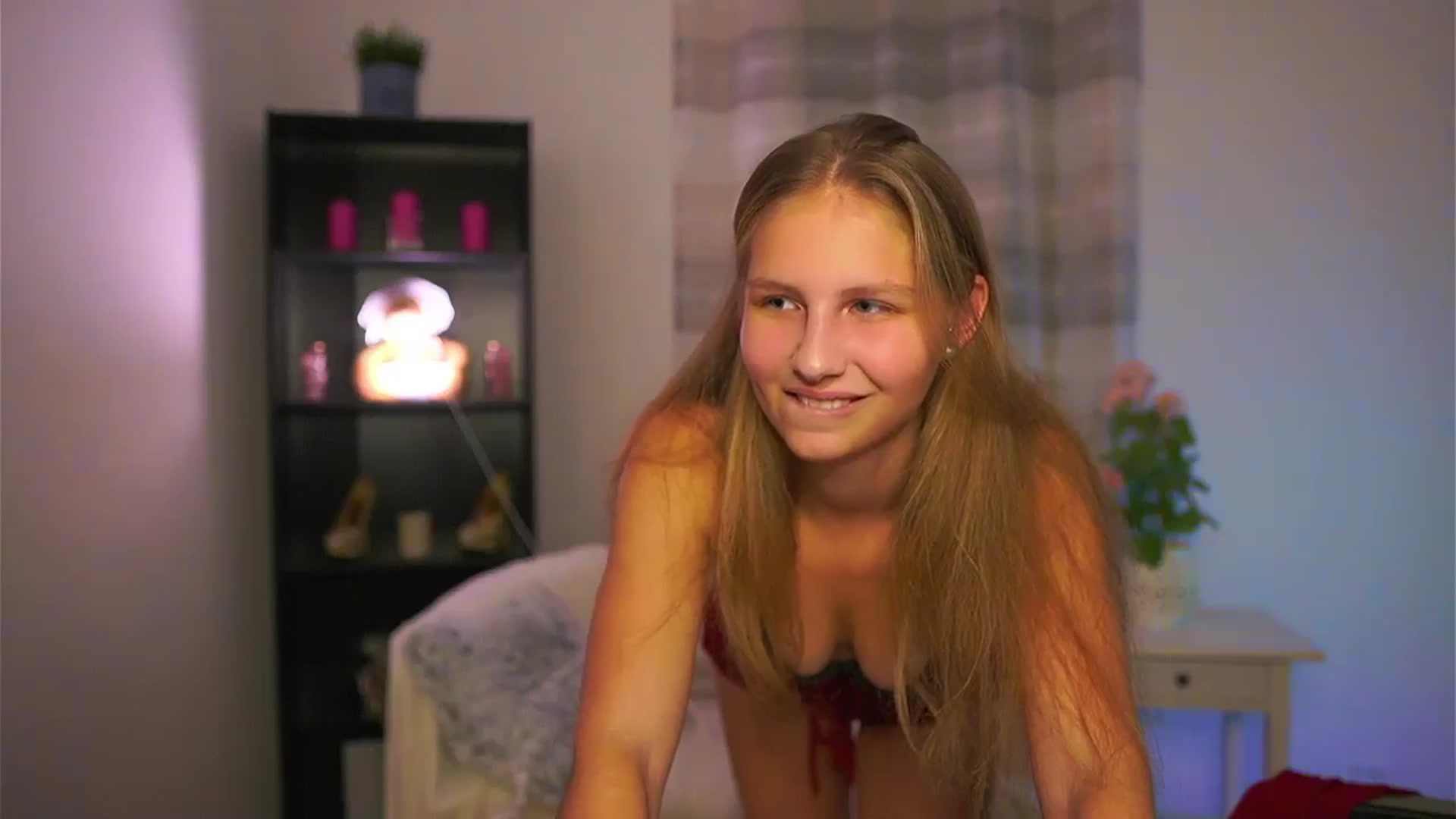 Gallery image thumbnail from Emmie_murray's myfreecams stream on, 12/19/2025, 21:14 image 11 of 20