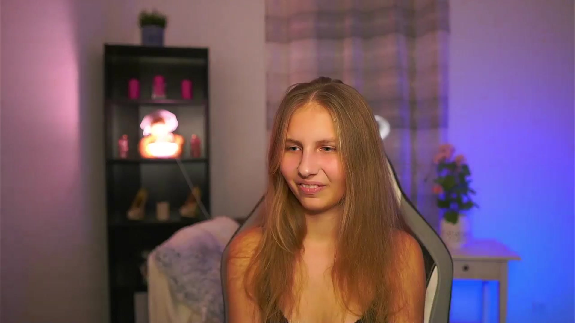 Gallery image thumbnail from Emmie_murray's myfreecams stream on, 12/19/2025, 23:08 image 6 of 20