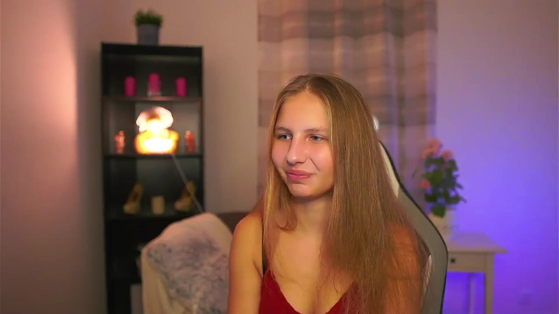 Gallery image thumbnail from Emmie_murray's myfreecams stream on, 12/19/2025, 23:51 image 7 of 20