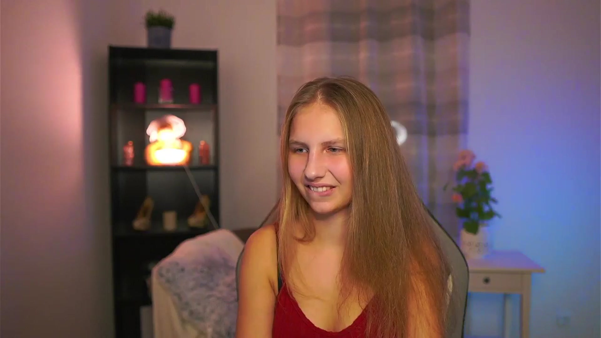 Gallery image thumbnail from Emmie_murray's myfreecams stream on, 12/19/2025, 23:51 image 4 of 20