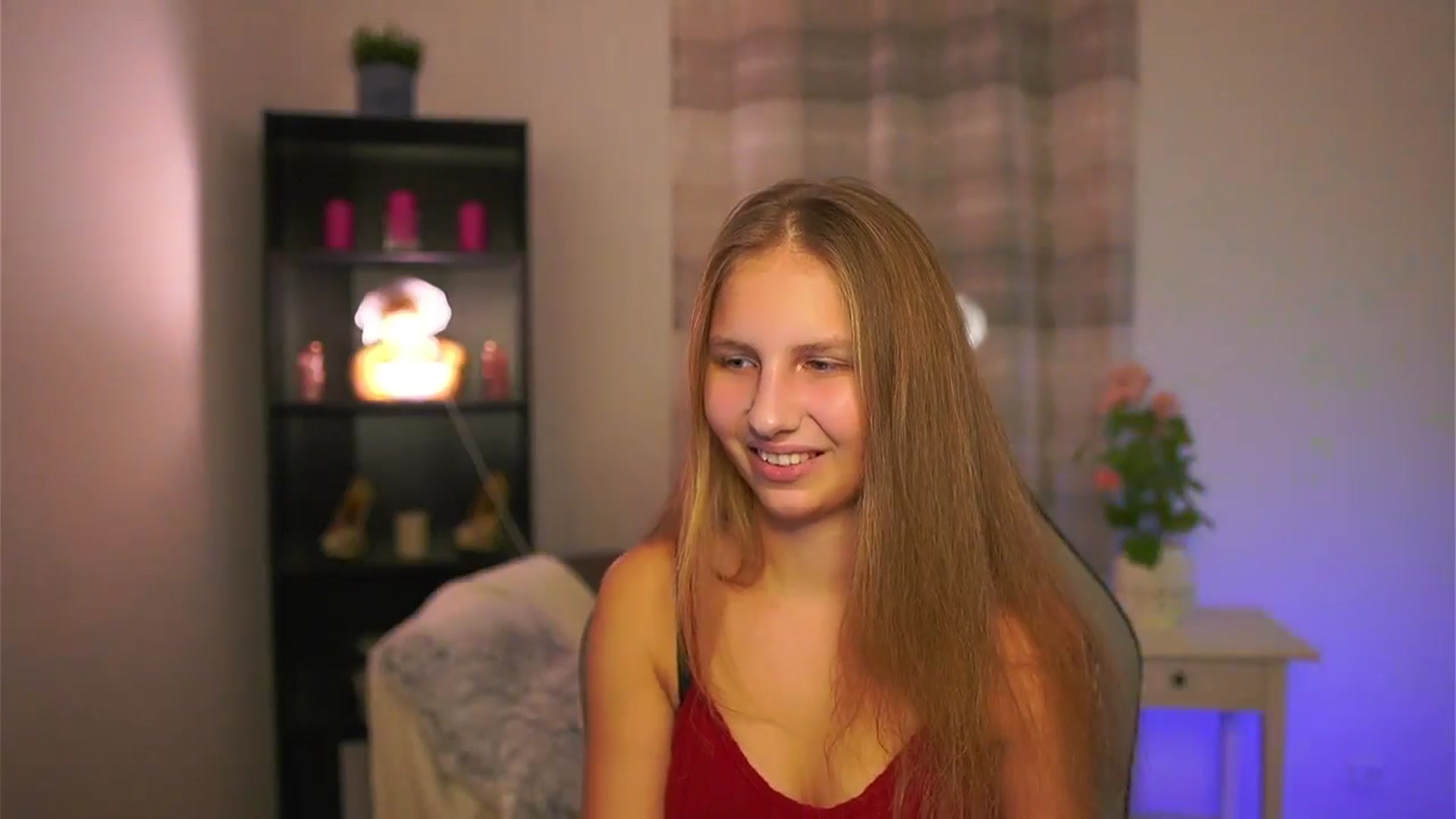 Gallery image thumbnail from Emmie_murray's myfreecams stream on, 12/19/2025, 23:51 image 3 of 20