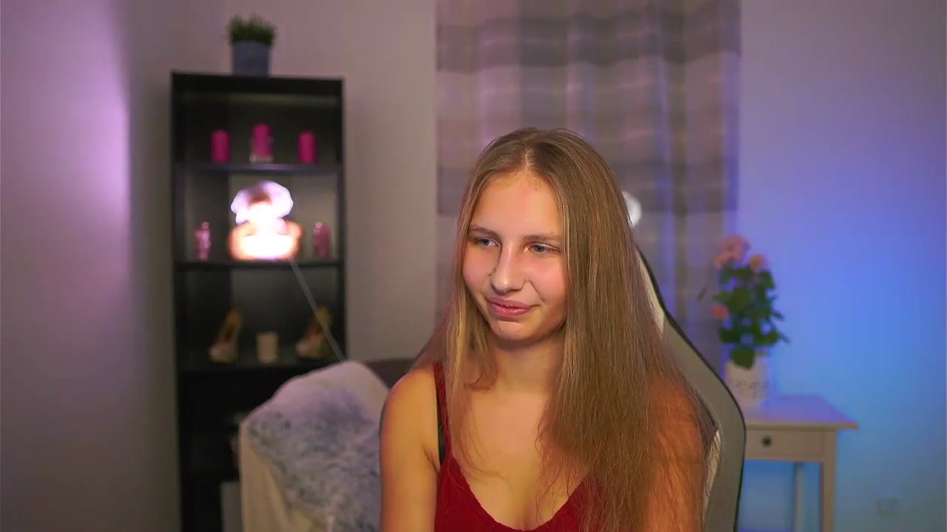 Gallery image thumbnail from Emmie_murray's myfreecams stream on, 12/19/2025, 23:51 image 9 of 20