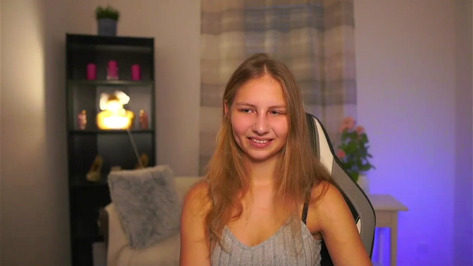Gallery image thumbnail from Emmie_murray's myfreecams stream on, 12/20/2025, 15:06 image 8 of 20