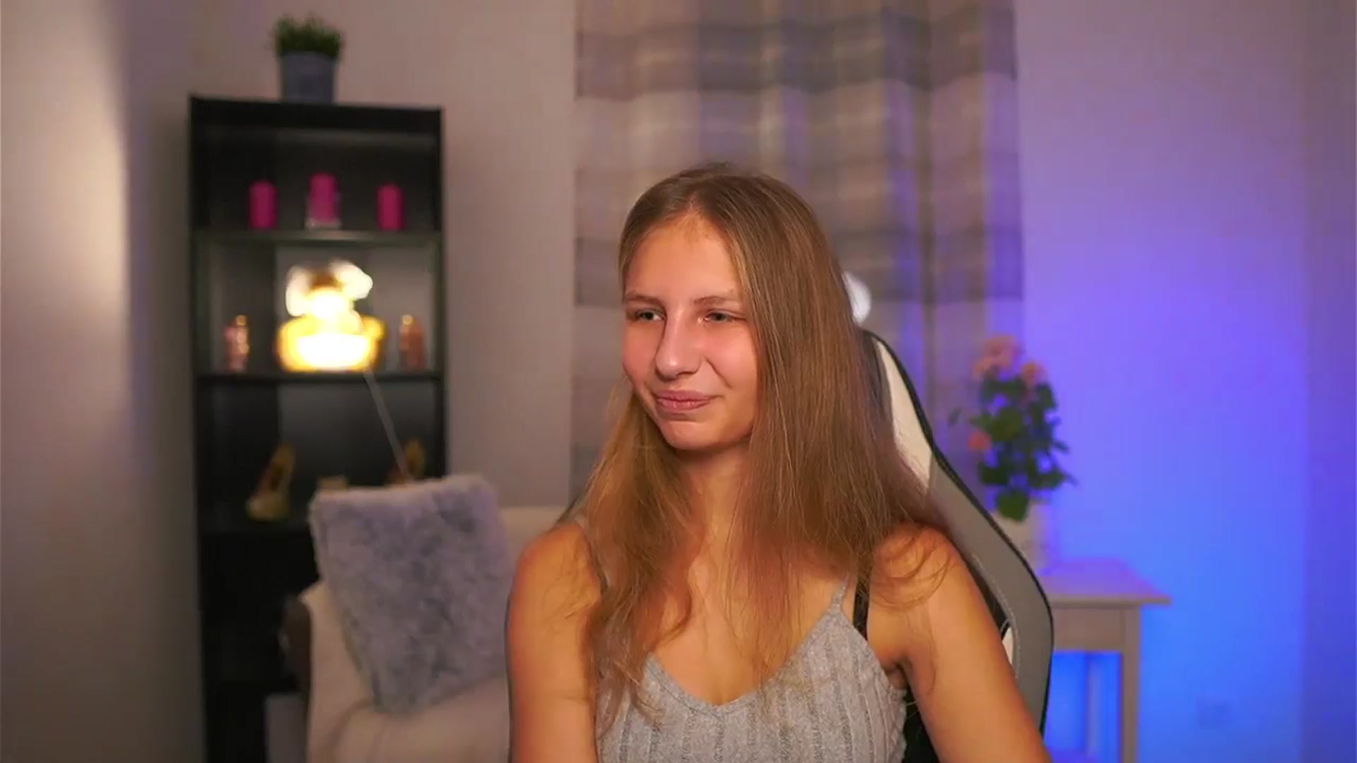 Gallery image thumbnail from Emmie_murray's myfreecams stream on, 12/20/2025, 15:06 image 15 of 20