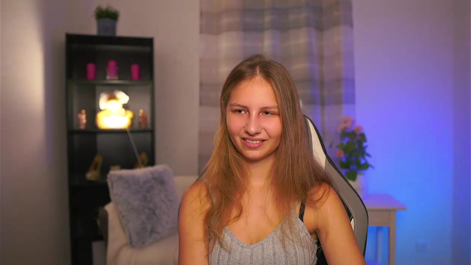 Gallery image thumbnail from Emmie_murray's myfreecams stream on, 12/20/2025, 15:06 image 12 of 20