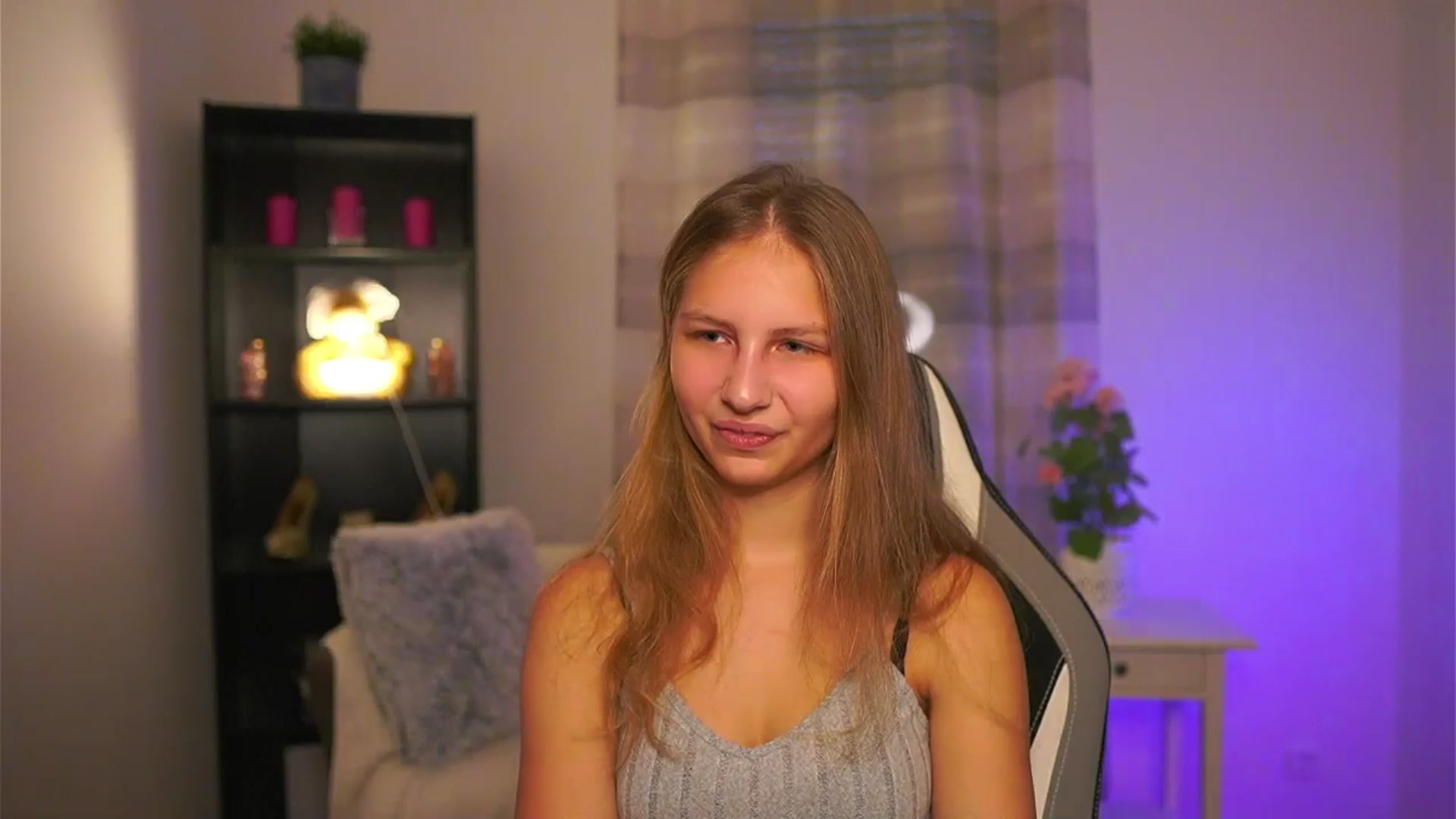Gallery image thumbnail from Emmie_murray's myfreecams stream on, 12/20/2025, 15:06 image 7 of 20