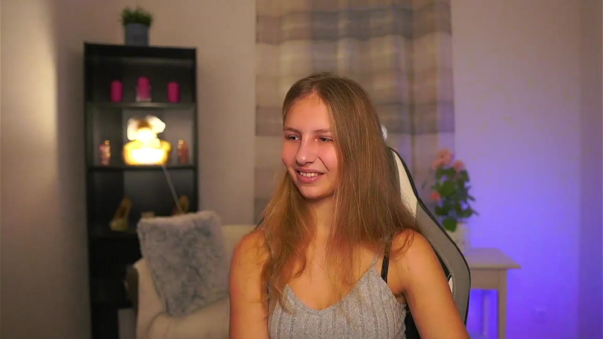 Gallery image thumbnail from Emmie_murray's myfreecams stream on, 12/20/2025, 15:06 image 11 of 20