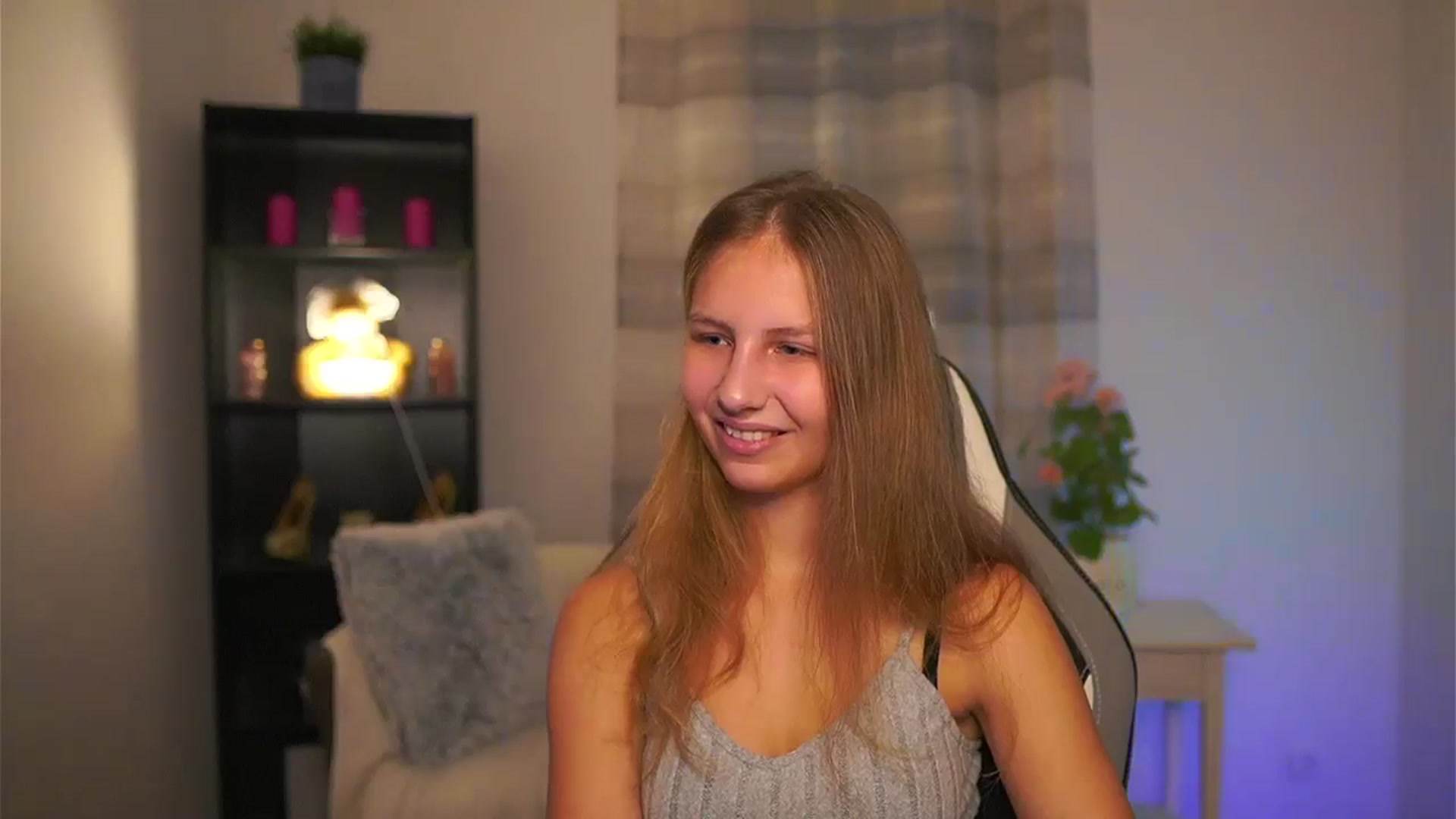 Gallery image thumbnail from Emmie_murray's myfreecams stream on, 12/20/2025, 15:06 image 13 of 20
