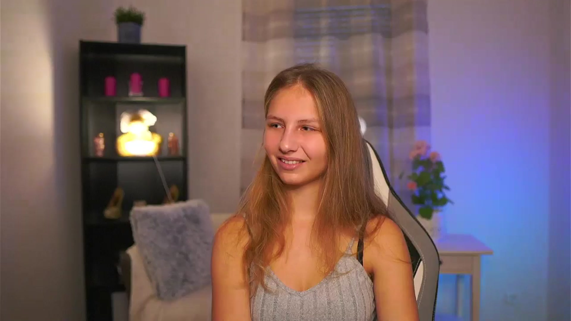 Gallery image thumbnail from Emmie_murray's myfreecams stream on, 12/20/2025, 15:06 image 5 of 20