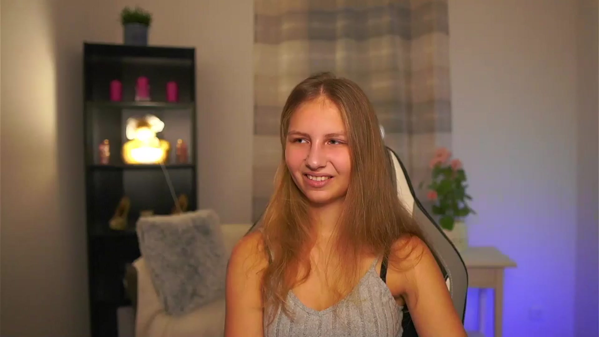 Gallery image thumbnail from Emmie_murray's myfreecams stream on, 12/20/2025, 15:06 image 16 of 20