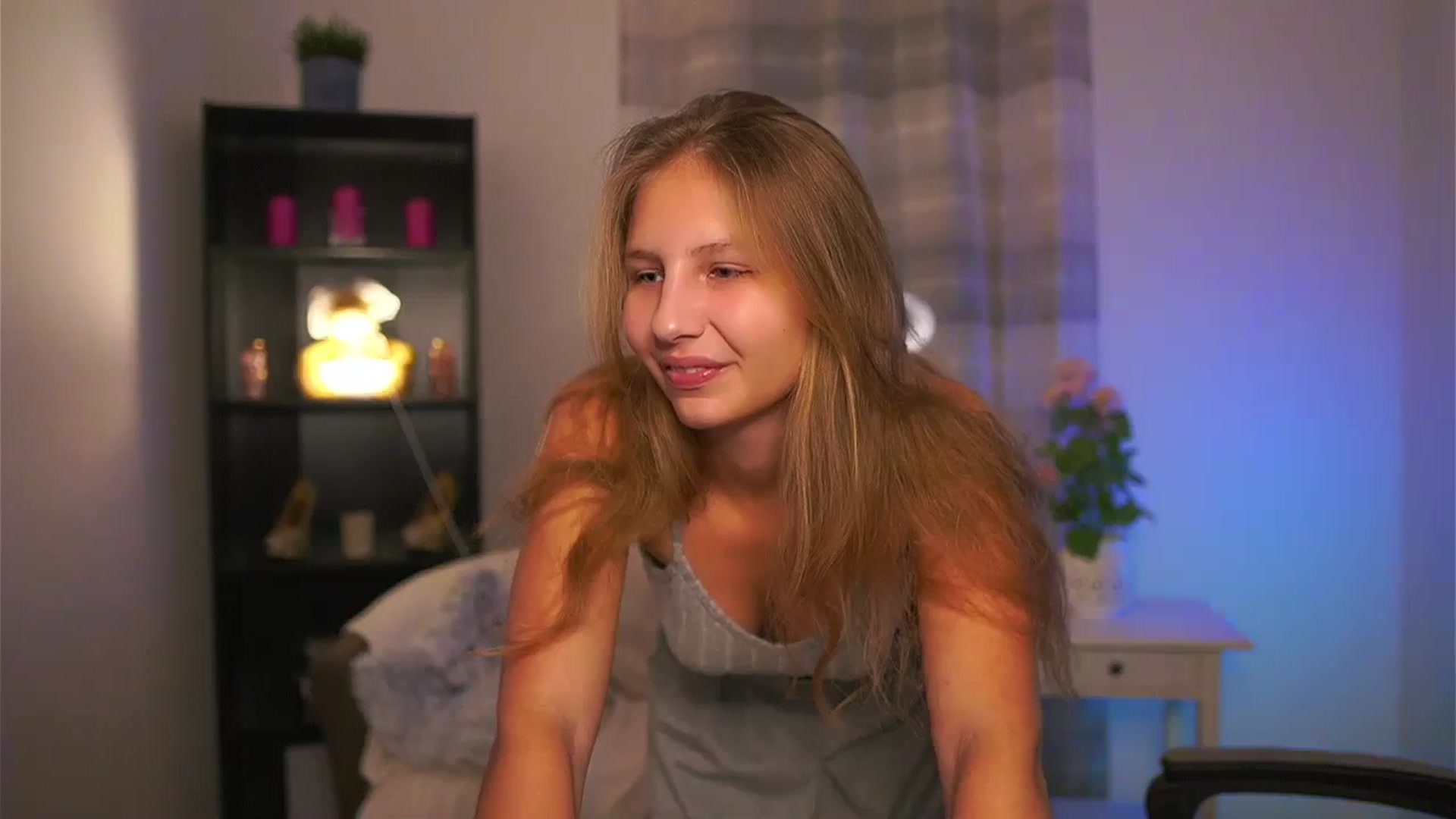 Gallery image thumbnail from Emmie_murray's myfreecams stream on, 12/20/2025, 17:02 image 5 of 20