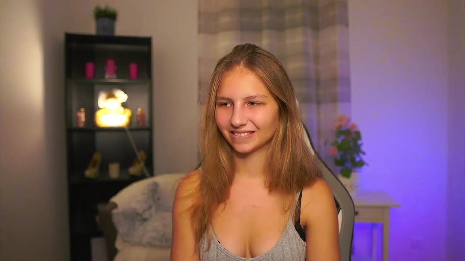 Gallery image thumbnail from Emmie_murray's myfreecams stream on, 12/20/2025, 17:02 image 3 of 20