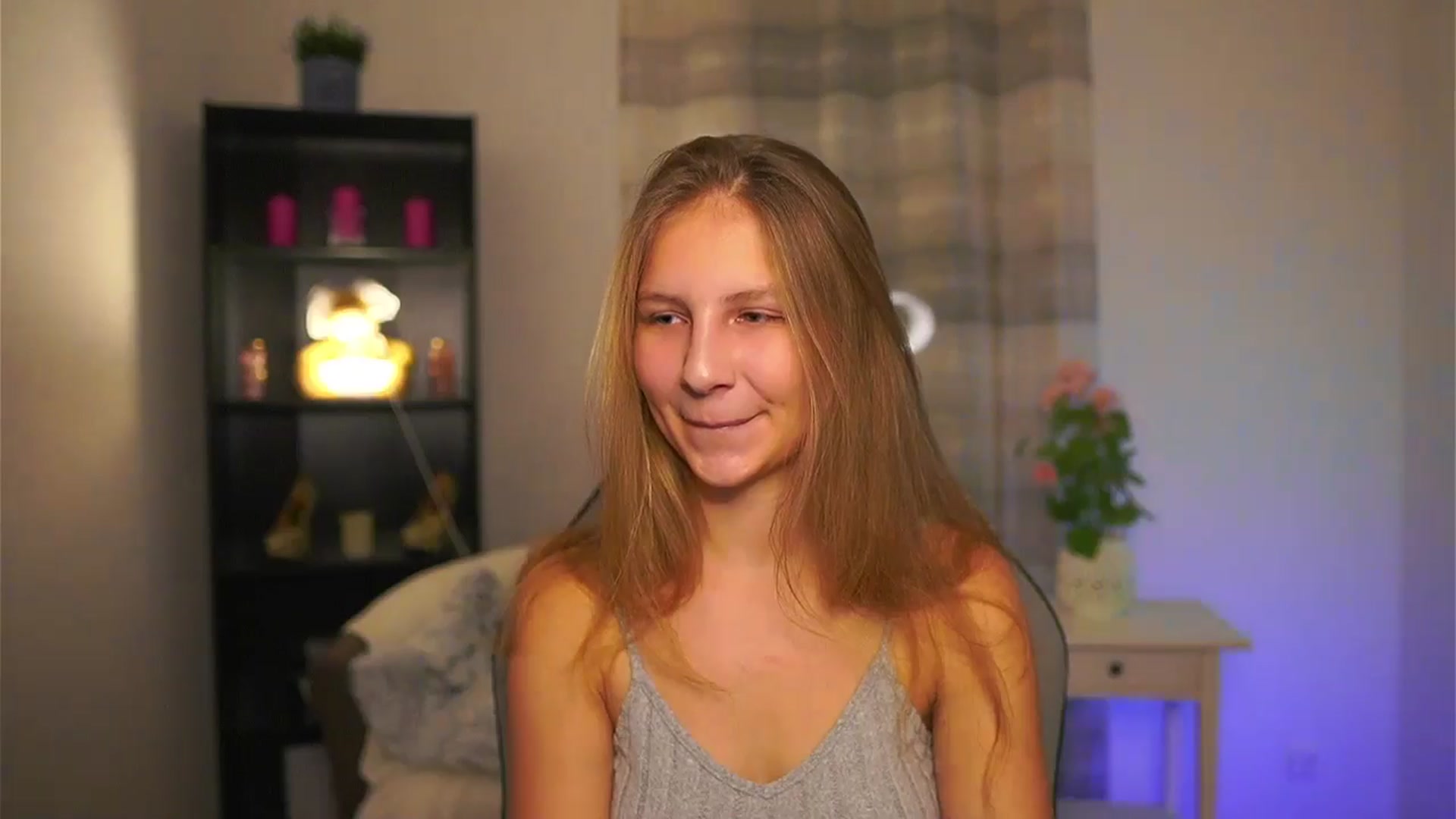 Gallery image thumbnail from Emmie_murray's myfreecams stream on, 12/20/2025, 17:02 image 7 of 20