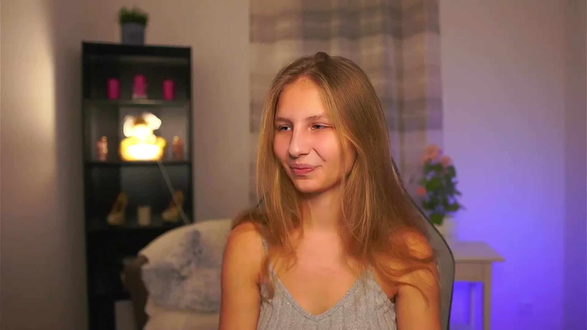 Gallery image thumbnail from Emmie_murray's myfreecams stream on, 12/20/2025, 17:02 image 9 of 20