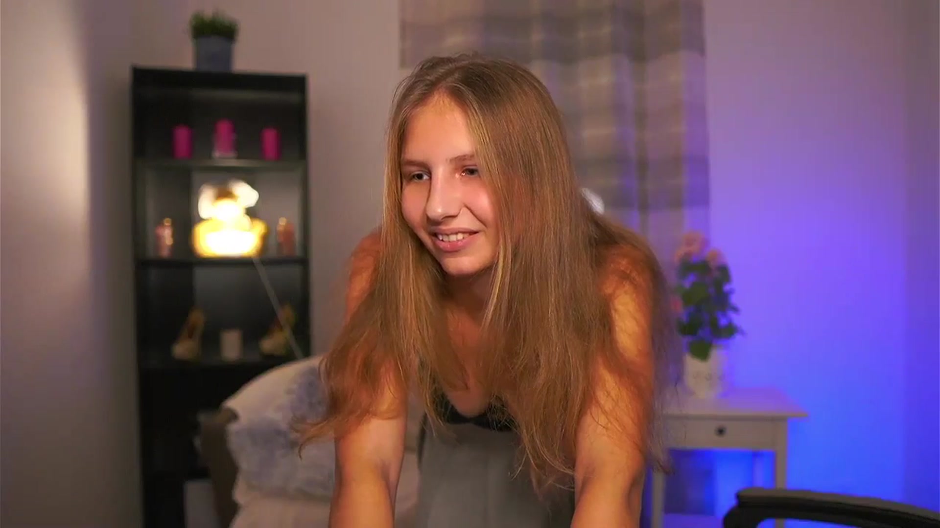 Gallery image thumbnail from Emmie_murray's myfreecams stream on, 12/20/2025, 18:30 image 15 of 20