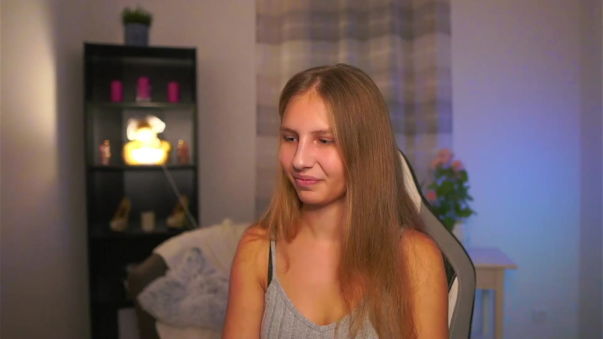 Gallery image thumbnail from Emmie_murray's myfreecams stream on, 12/20/2025, 21:40 image 9 of 20