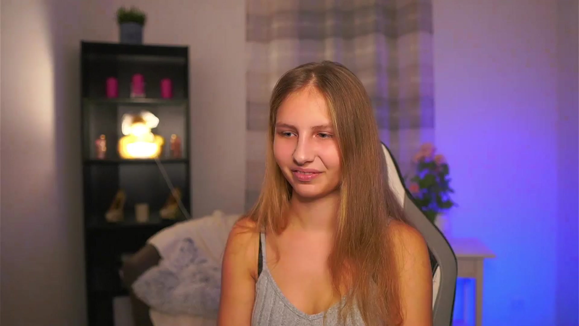 Gallery image thumbnail from Emmie_murray's myfreecams stream on, 12/20/2025, 21:40 image 7 of 20