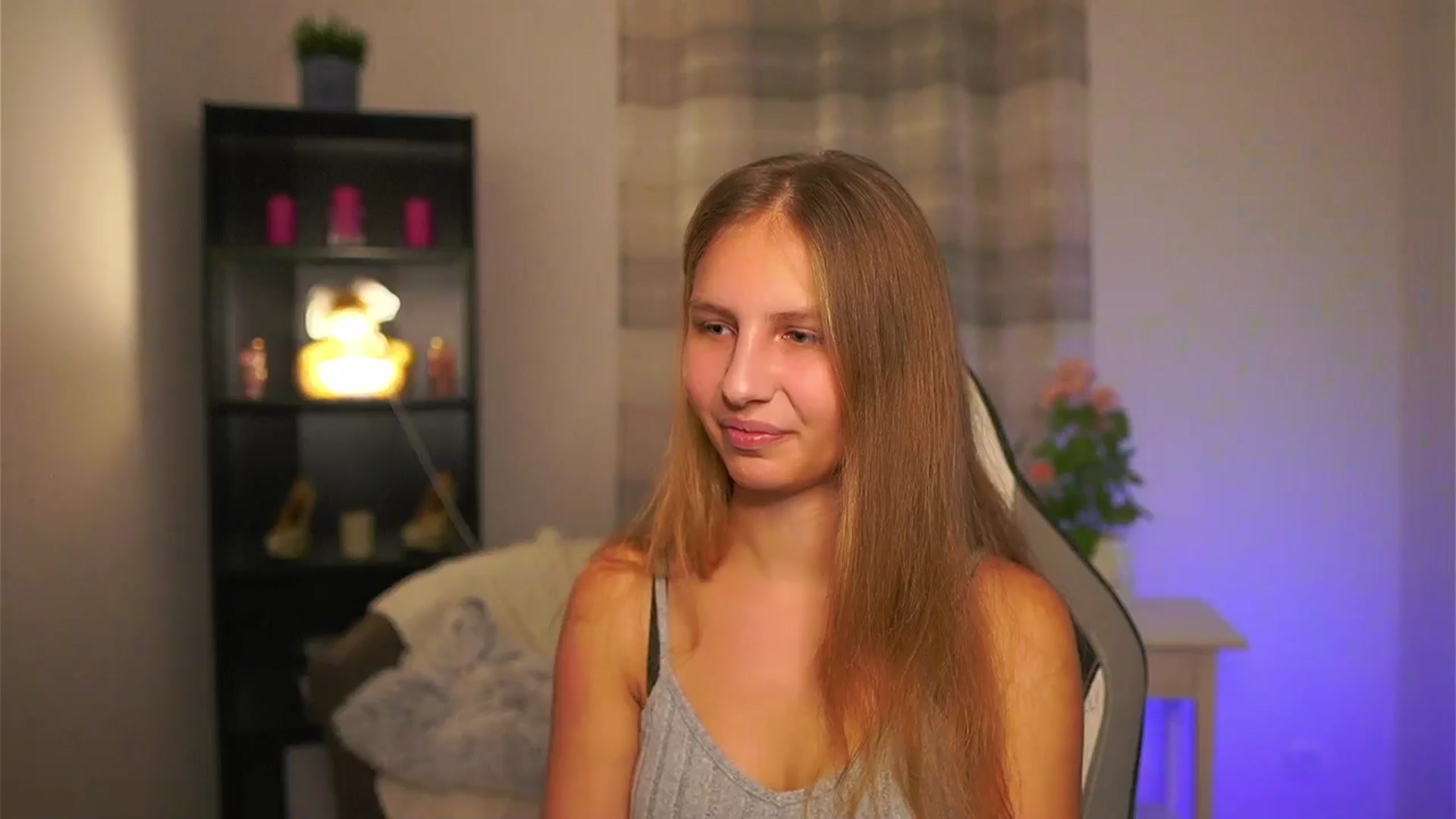 Gallery image thumbnail from Emmie_murray's myfreecams stream on, 12/20/2025, 21:40 image 3 of 20
